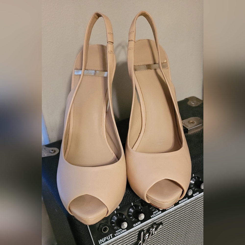 Marciano nude pumps